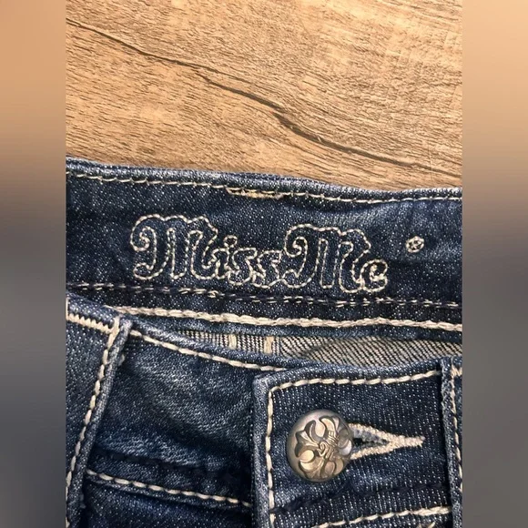 Miss Me Premium Embellished Jeans Size 26 - Picture 4 of 13
